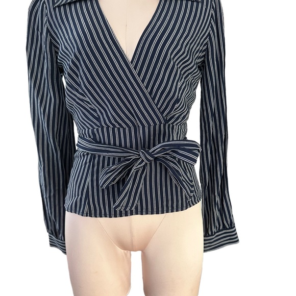 Maeve-Anthropologie navy top white rope stripes. Size 4. Absolutely gorgeous. - Picture 14 of 14